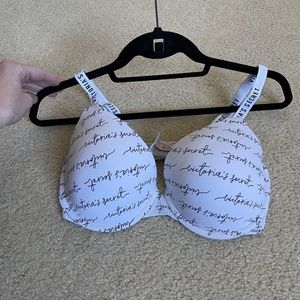 36D Victoria's Secret T-Shirt bra lightly lined